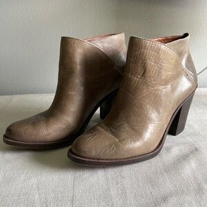 Taupe leather bootie by Lucky Brand